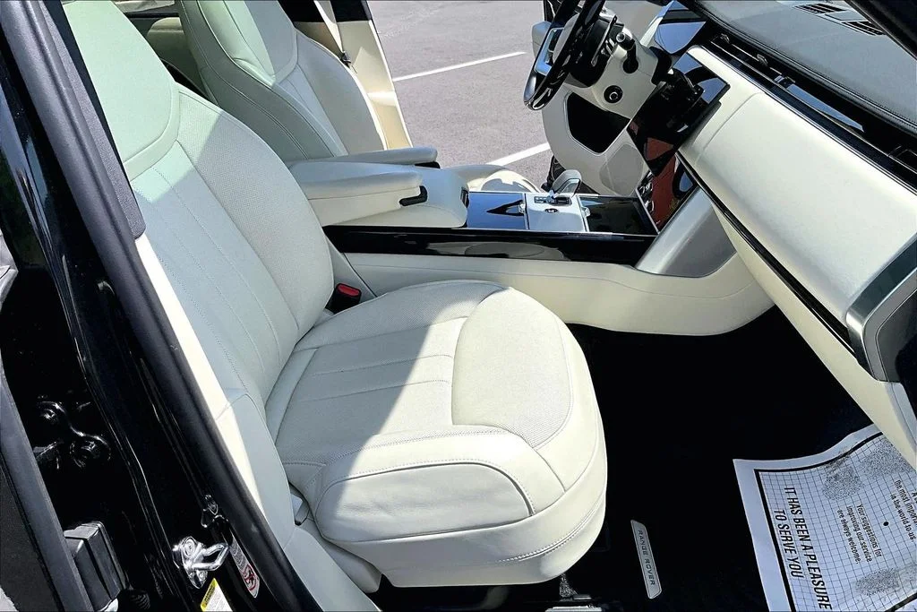 Used 2024 Black Land Rover SE image 7