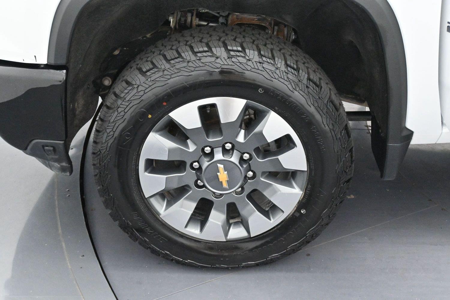 Used 2024 Summit White Chevrolet Custom image 31