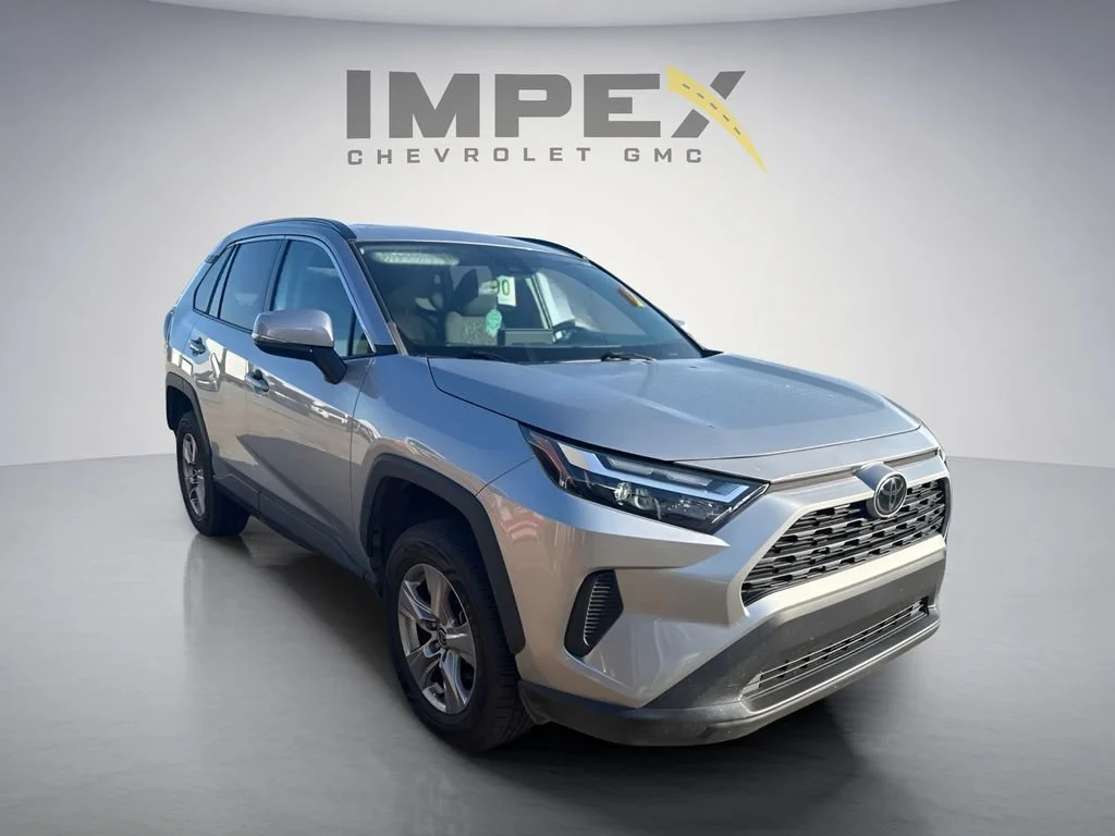 Used 2023  Toyota XLE image 7