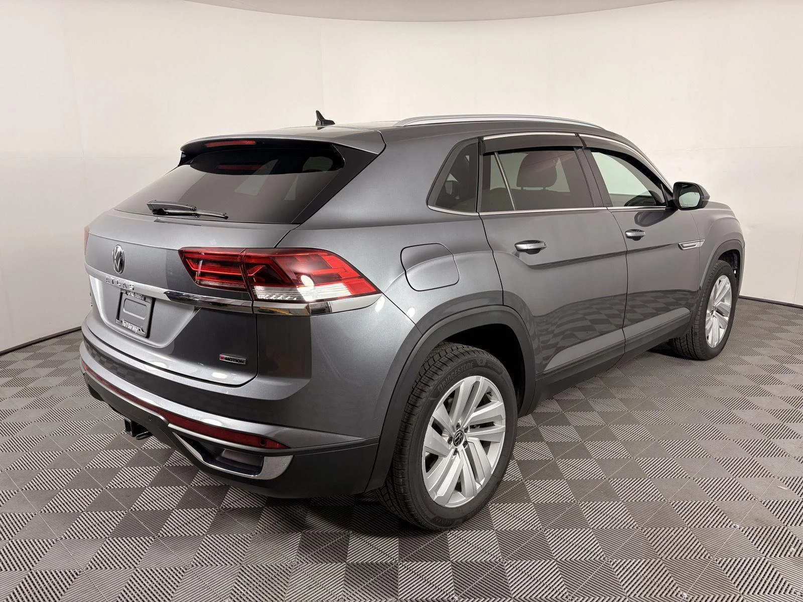 Used 2021 Platinum Gray Metallic Volkswagen 3.6L V6 SE w/Technology image 8