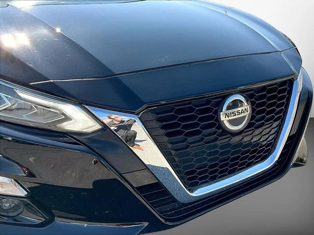 Used 2020 Black Nissan 2.5 SL image 37