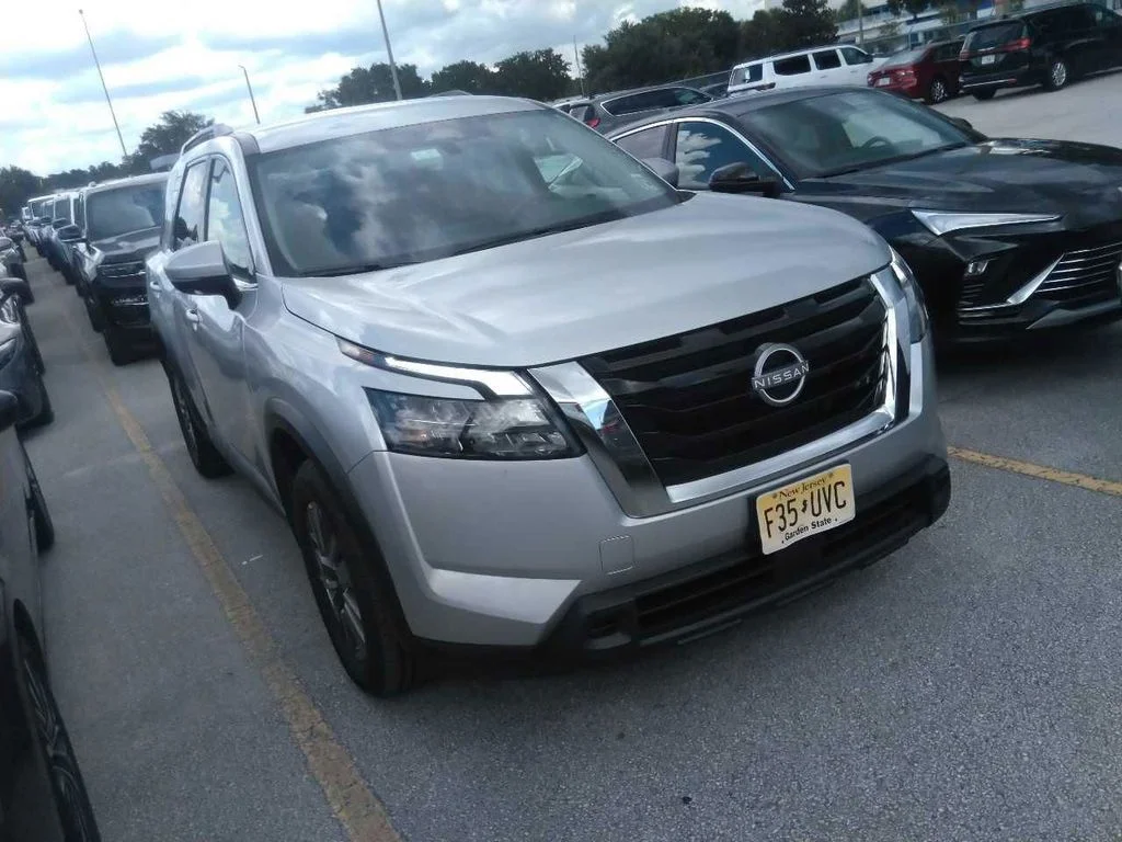 Used 2024 Silver Nissan SV image 2
