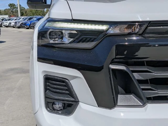 Used 2023 White Chevrolet Z71 image 11