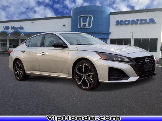 2023 Nissan Altima SR