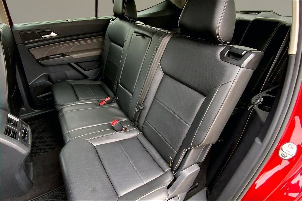 Used 2022 Red Metallic Volkswagen 3.6L V6 SE w/Technology image 25
