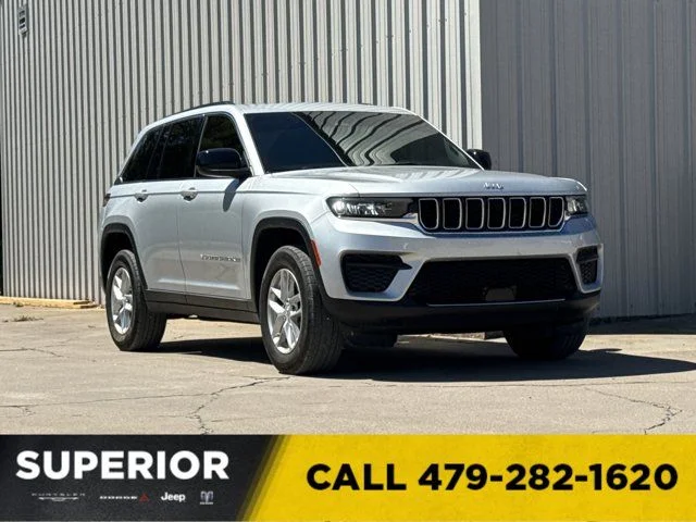 Used 2025 Silver Jeep Laredo X image 1