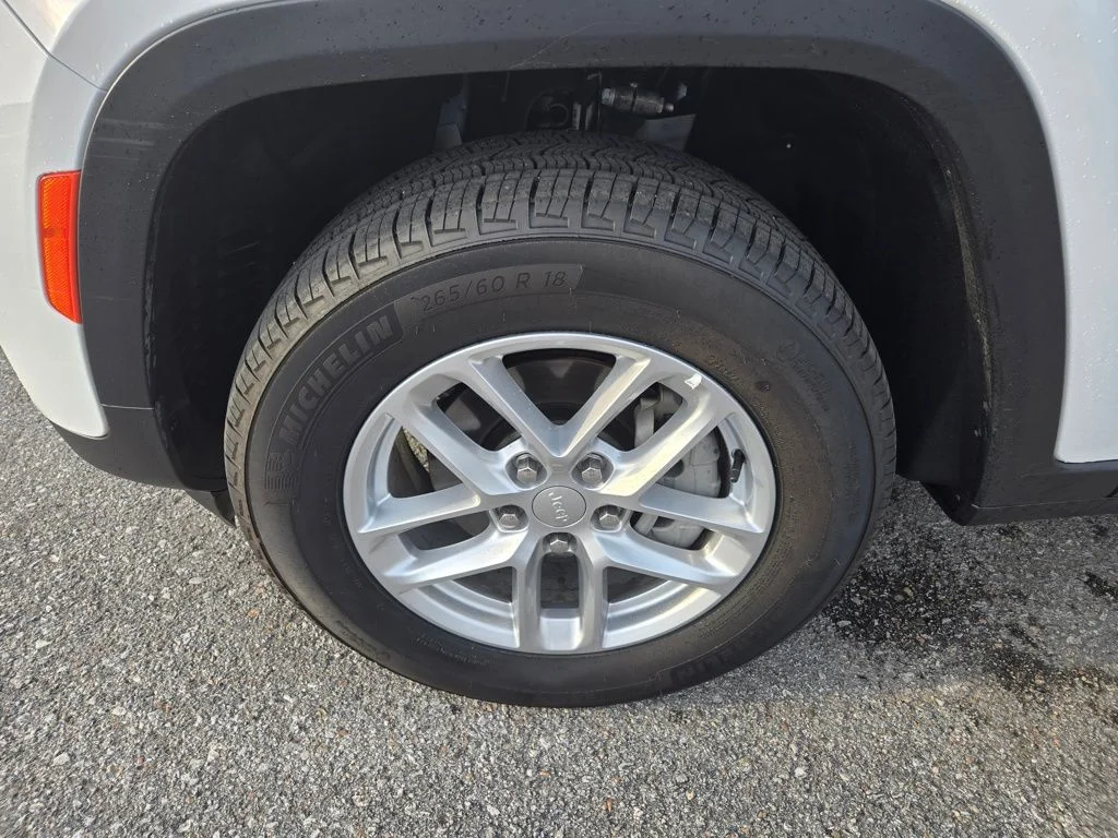 Used 2023 White Jeep Limited image 9