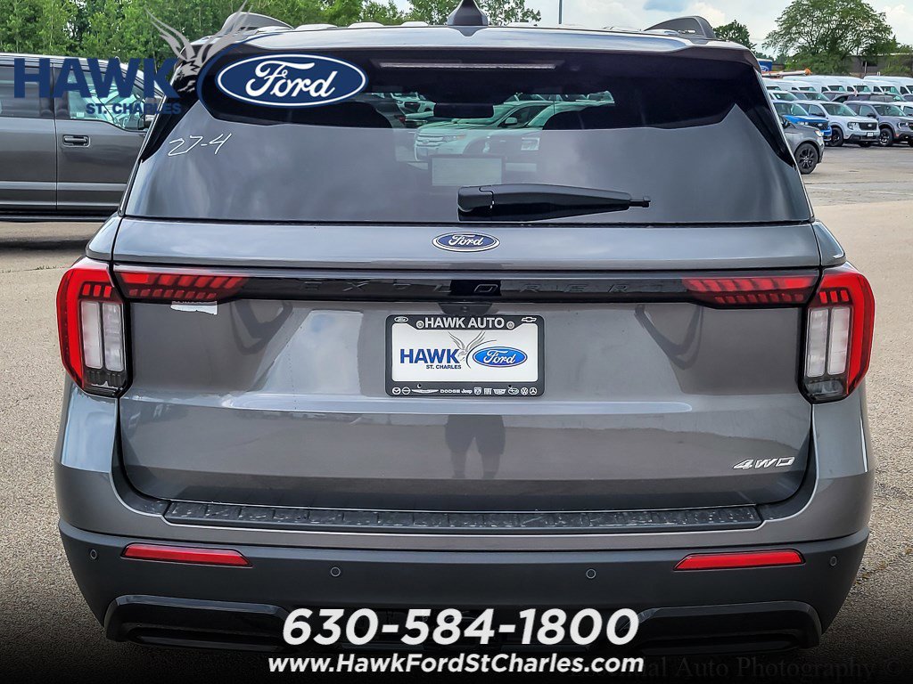 New 2026 Carbonized Gray Metallic Ford ST-Line image 5