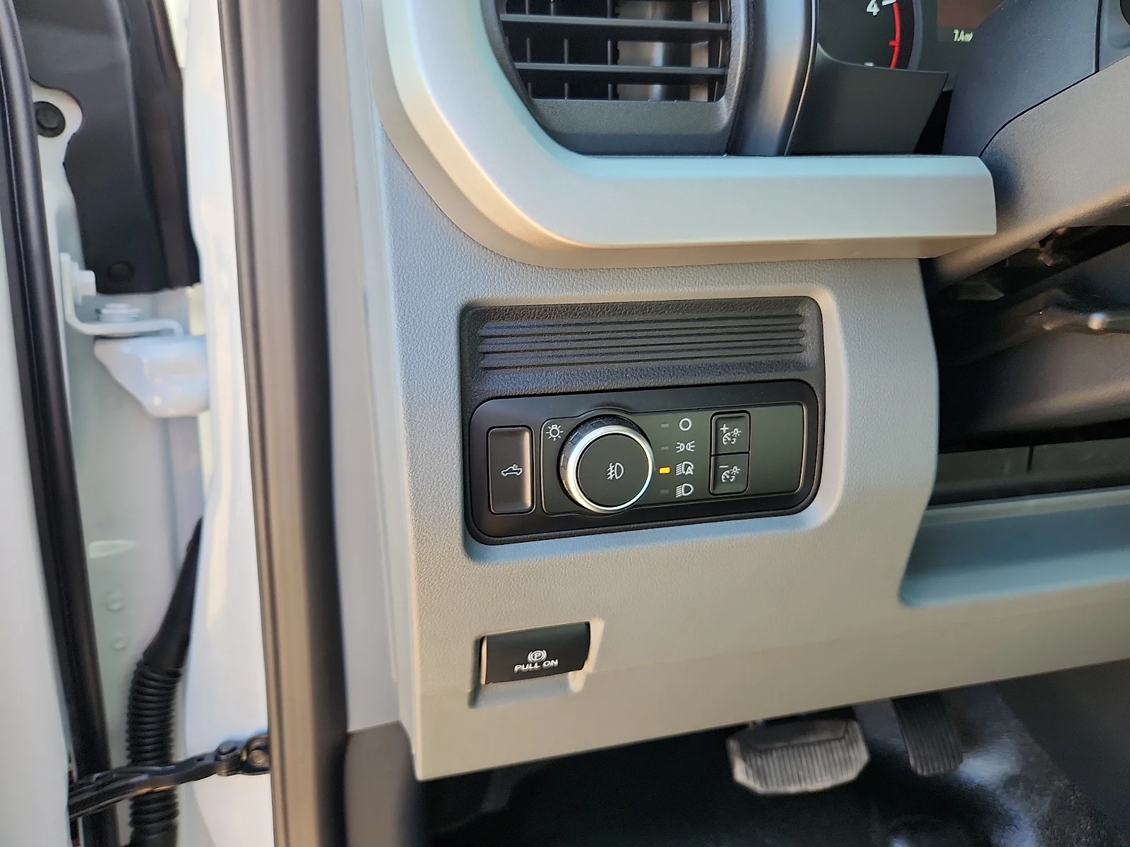 New 2026 Oxford White Ford XL image 16