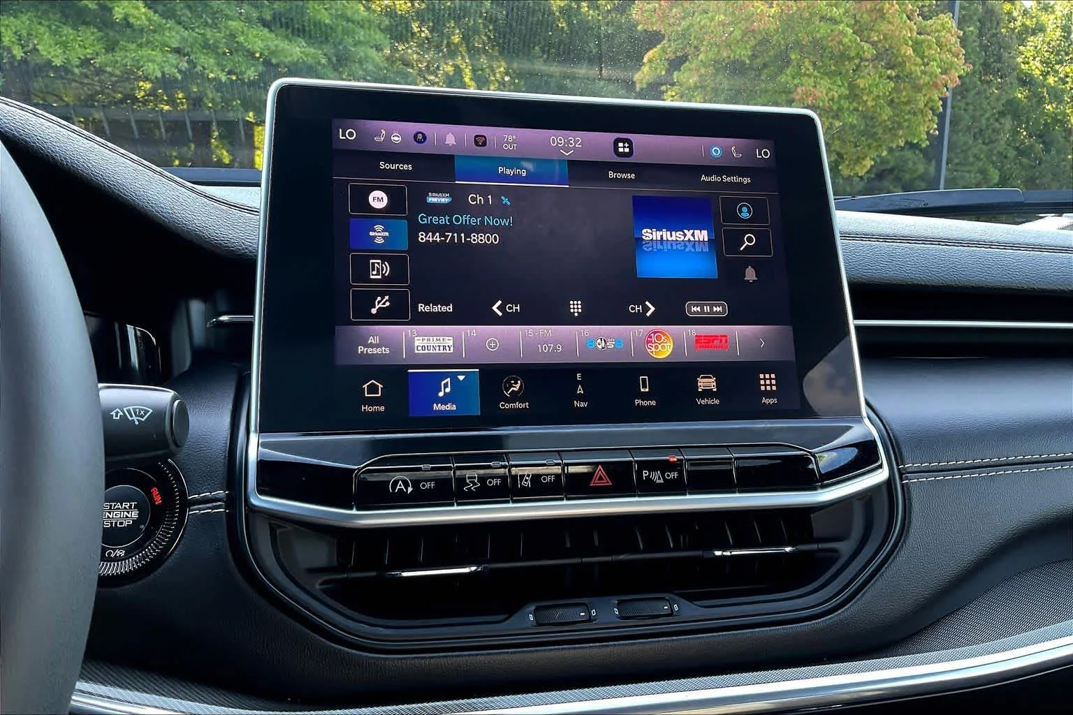 Used 2024 Diamond Black Crystal Pearlcoat Jeep Limited image 62