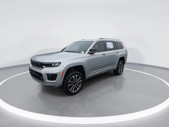 Used 2024 Silver Jeep Overland image 4