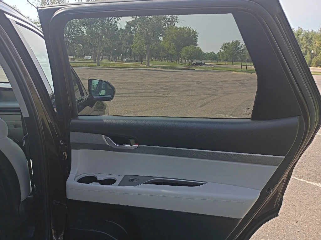 Used 2025  Hyundai SEL image 12