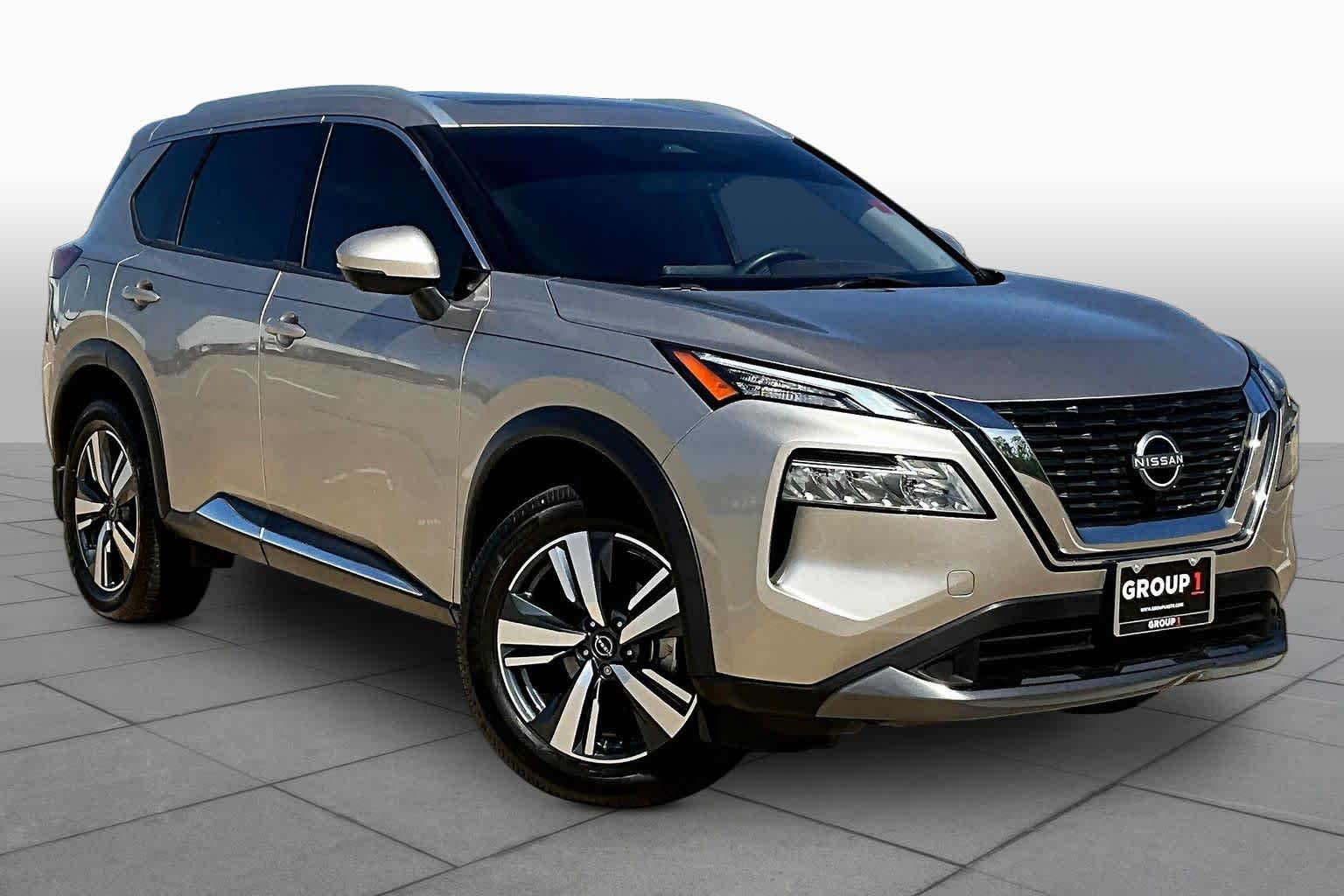 Used 2023 Champagne Silver Metallic Nissan SL image 3