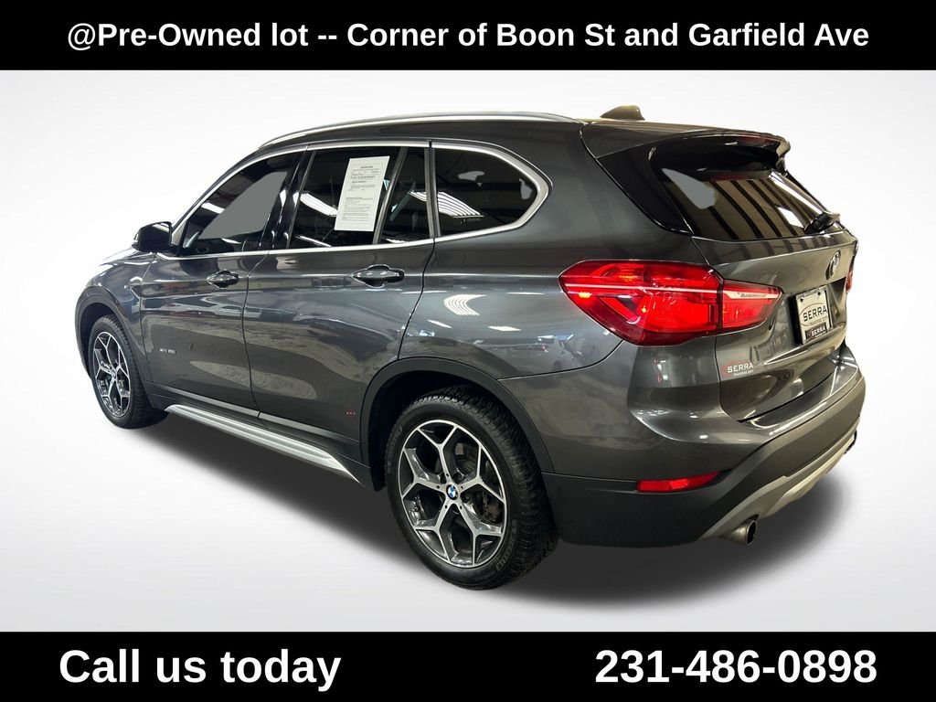 Used 2018 Gray BMW xDrive28i image 3
