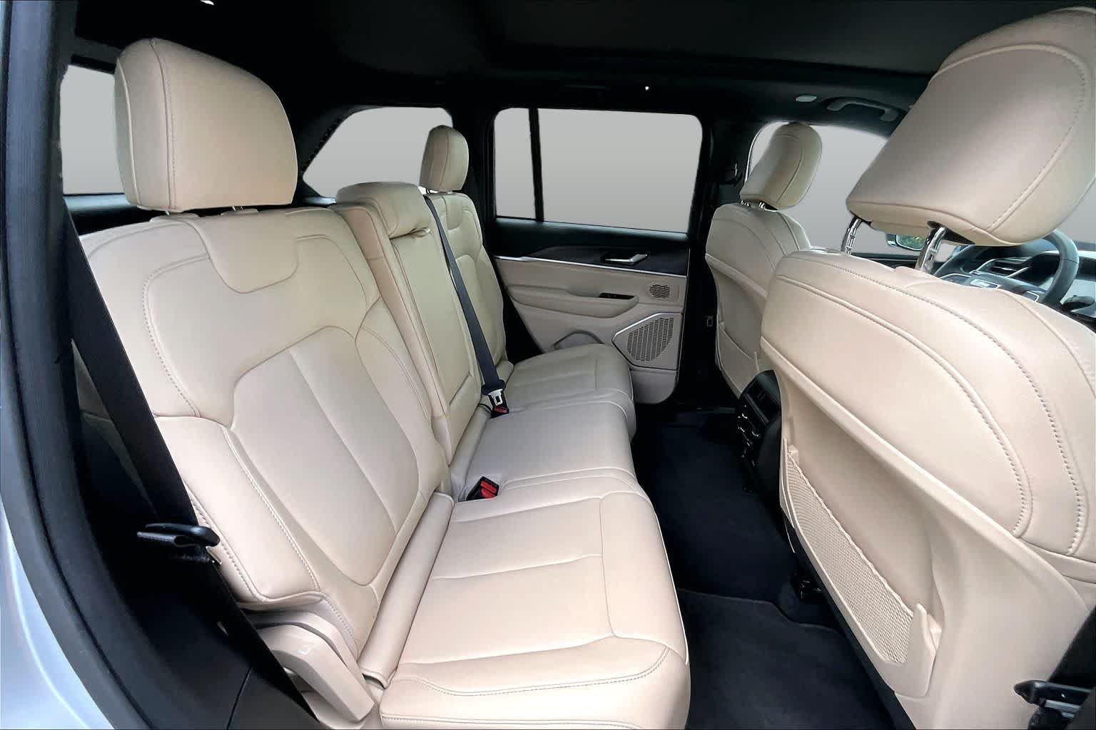 Used 2024 Silver Zynith Jeep  image 20