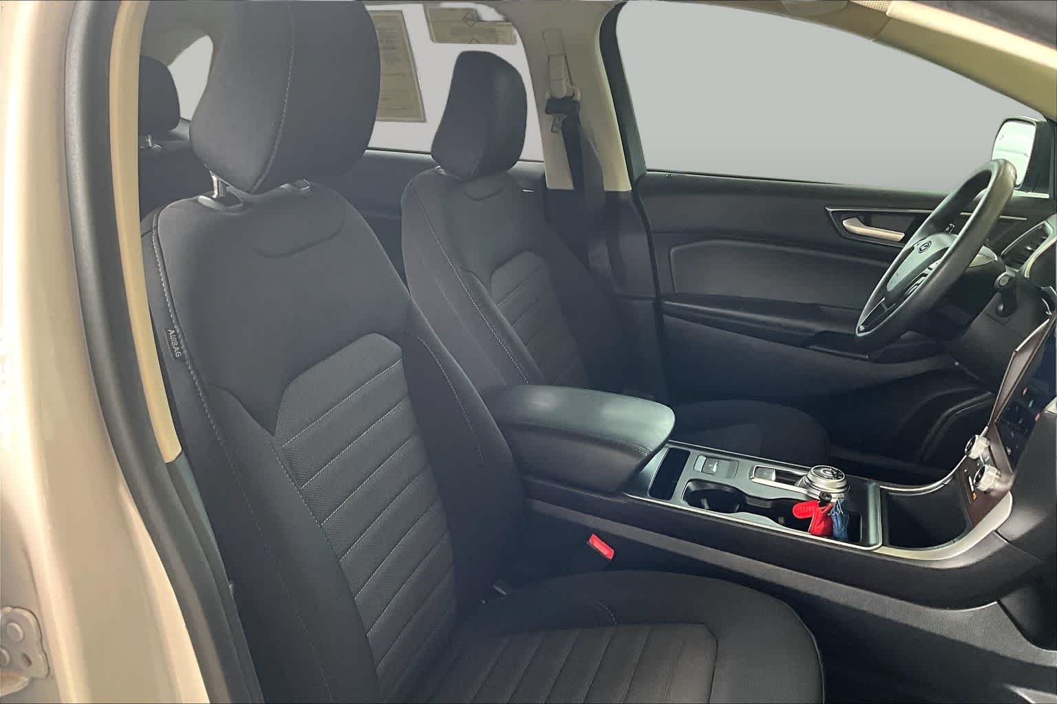 Used 2021 Oxford White Ford SE image 9