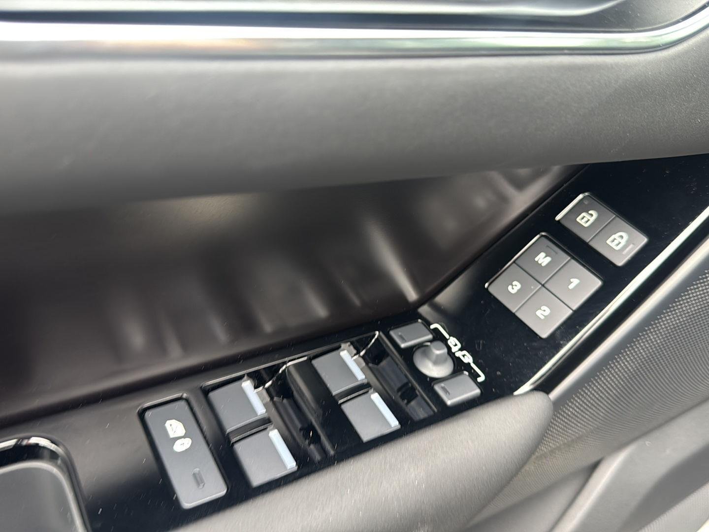 New 2026 Batumi Gold Land Rover Belgravia Edition image 27