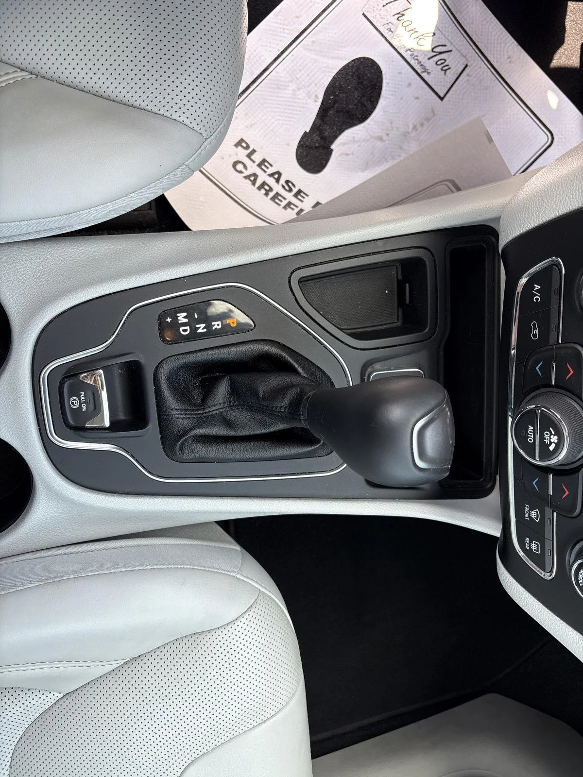 Used 2021 Bright White Clearcoat Jeep Latitude Lux image 23