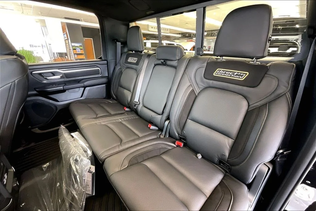 New 2026 Diamond Black Crystal Pearl-Coat Exterior Paint RAM Big Horn/Lone Star image 20
