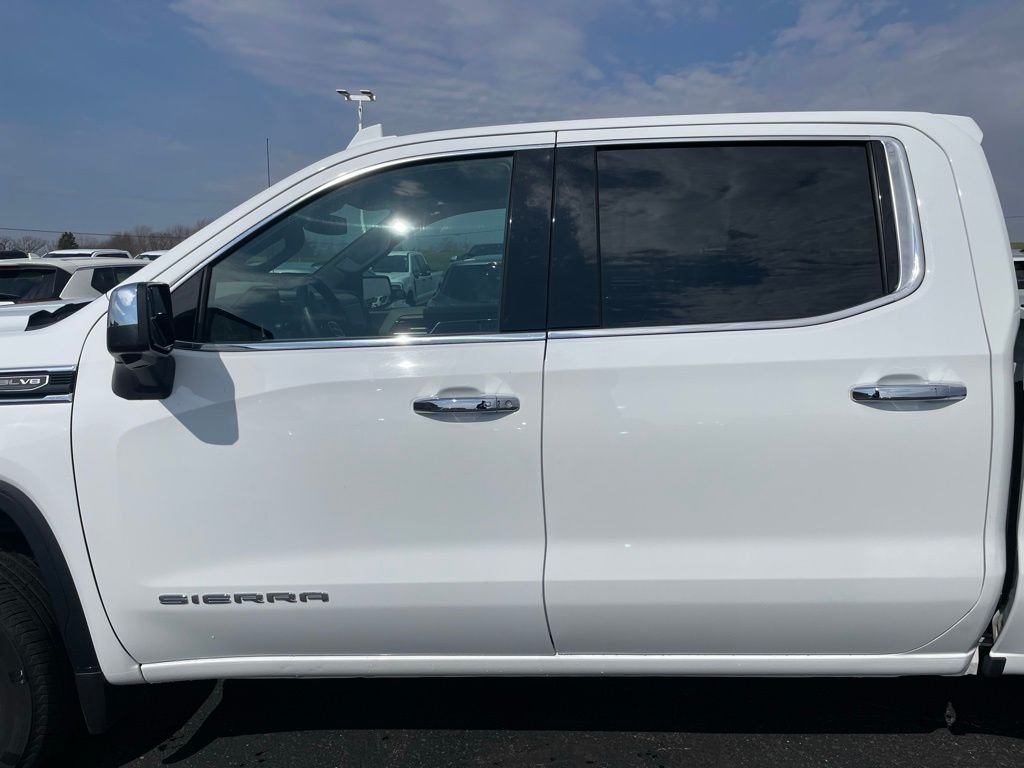 Used 2025 White GMC SLT image 36