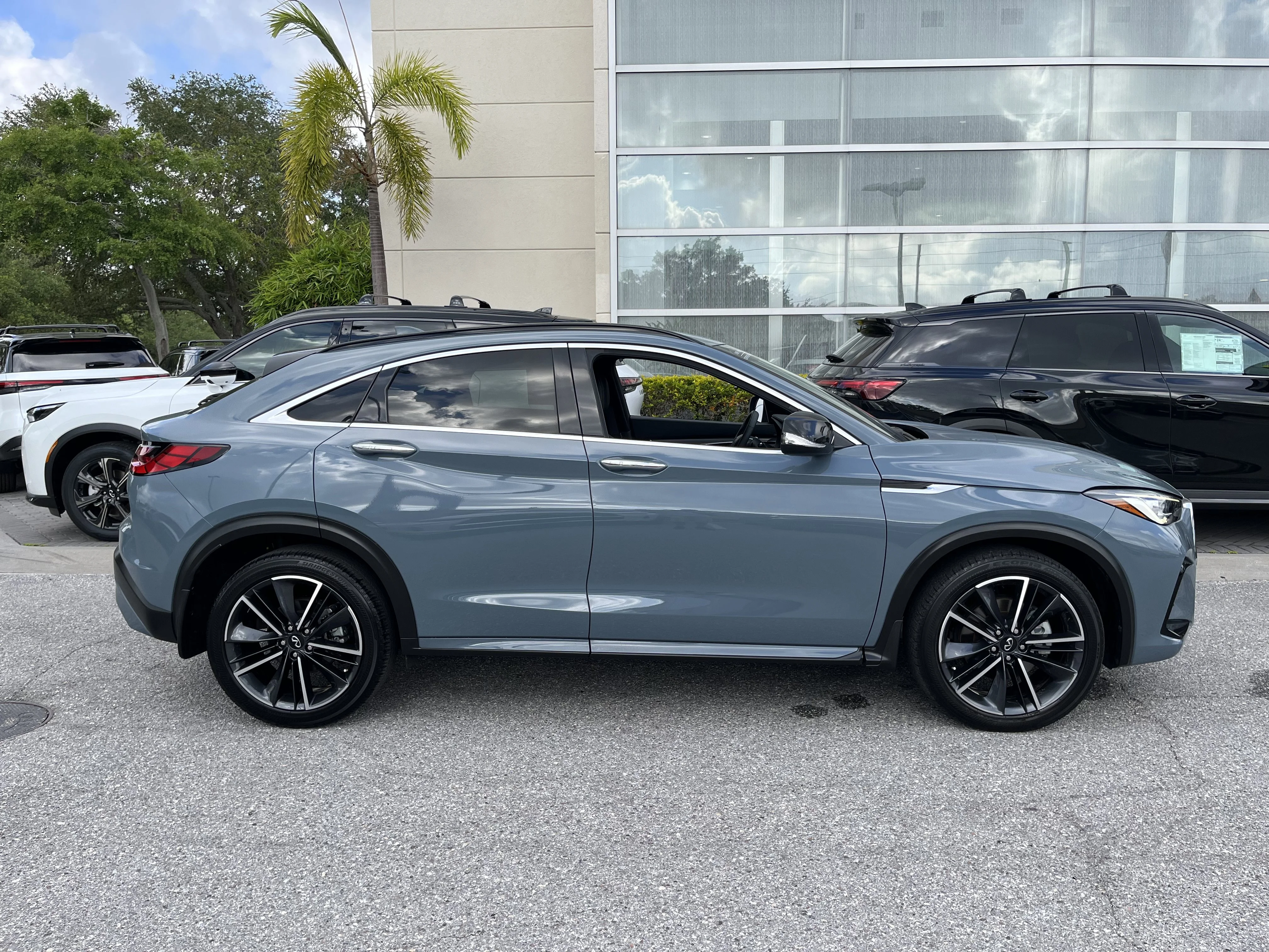 Certified Used 2023 Slate Gray INFINITI LUXE image 11
