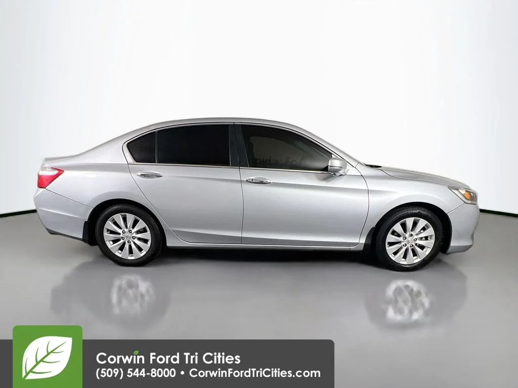 Used 2013  Honda EX image 18