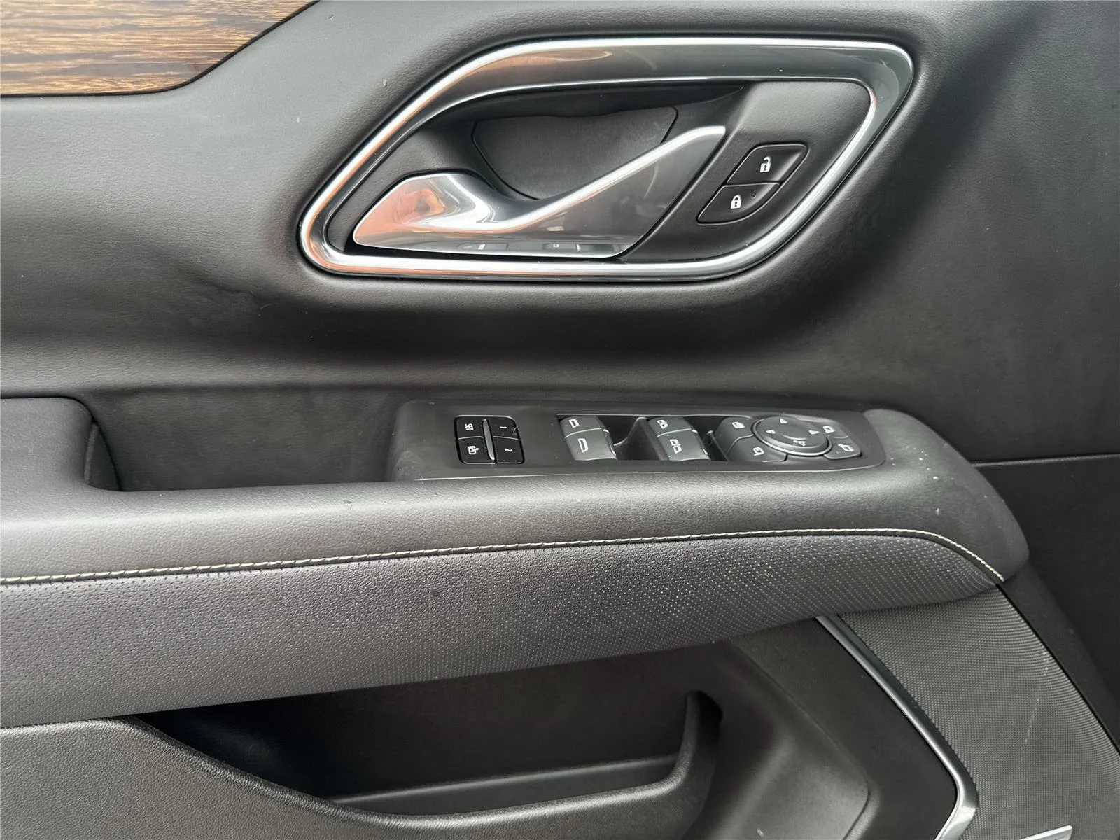 Used 2024 Black Chevrolet Premier image 17