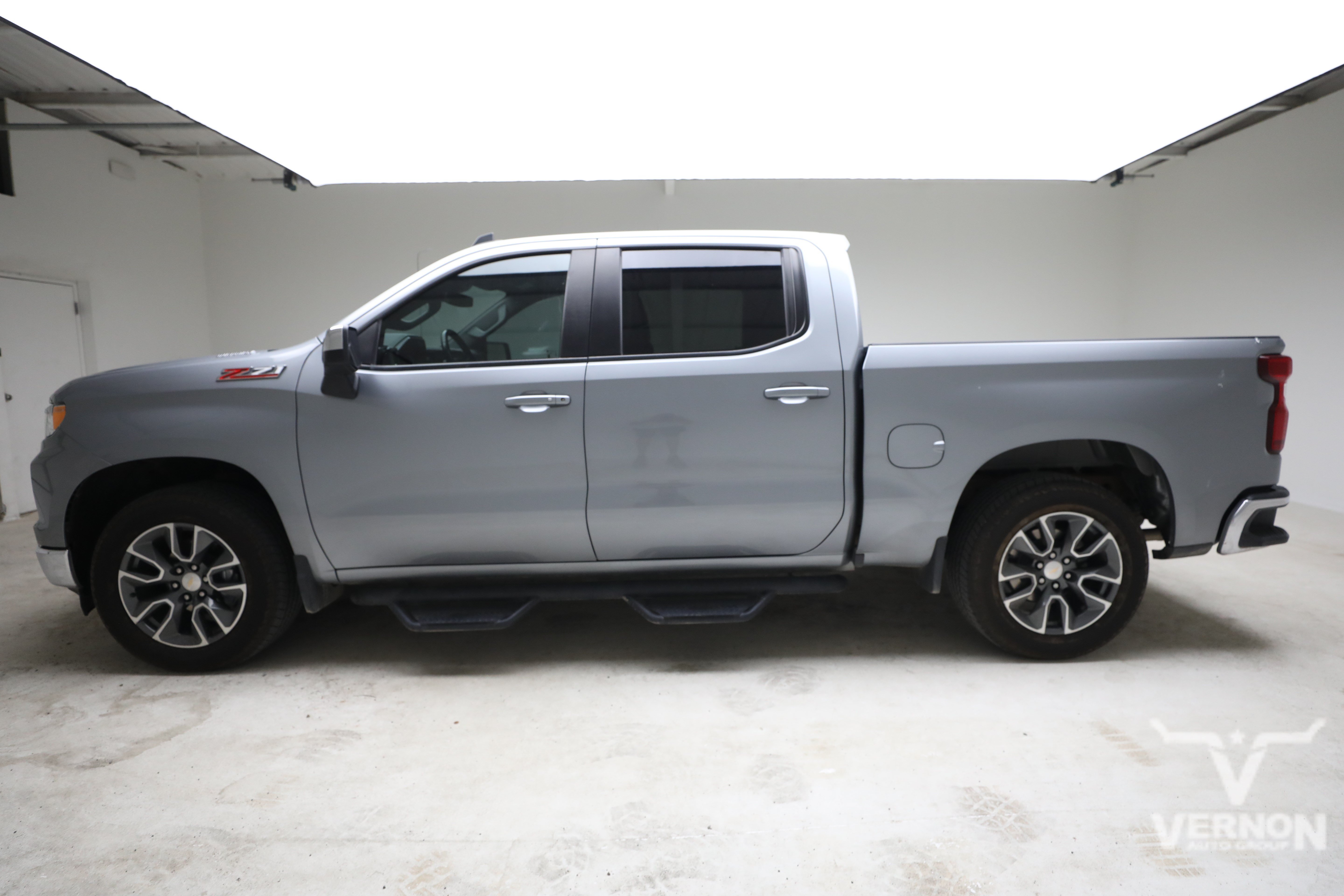 Used 2023 Sterling Gray Metallic Chevrolet Y image 2