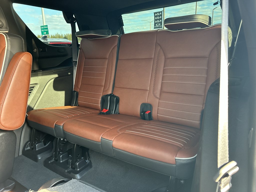 Used 2024 White Frost Tricoat GMC Denali Ultimate image 13