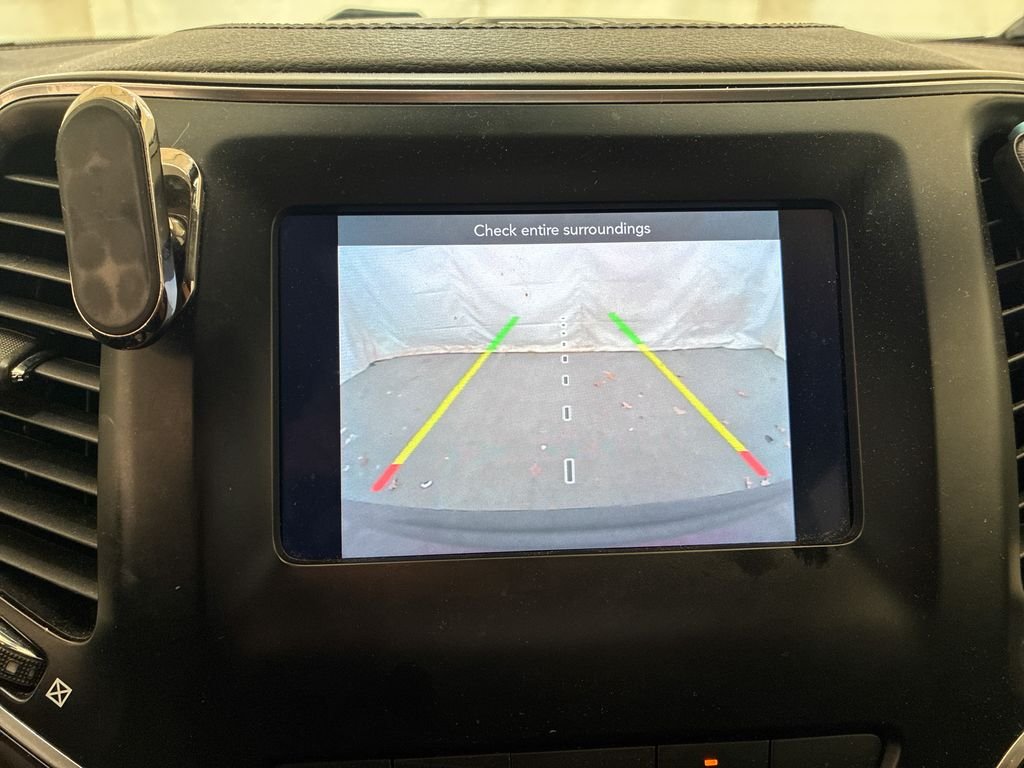 Used 2021 Red Jeep Latitude Lux image 19