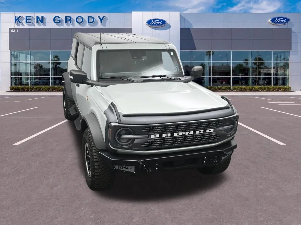 Used 2023 Gray Ford Badlands image 11