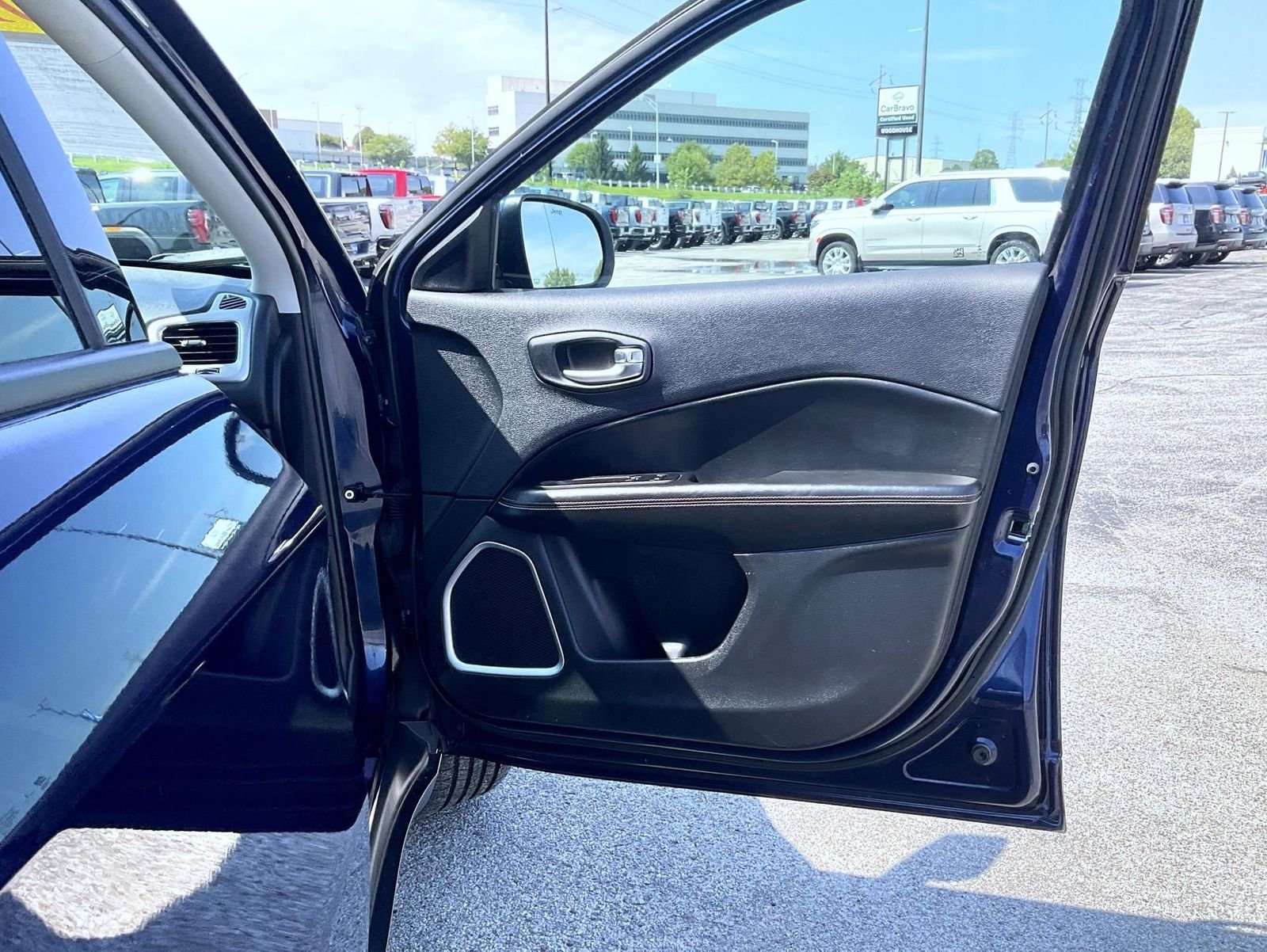 Used 2019 Blue Jeep Latitude image 16