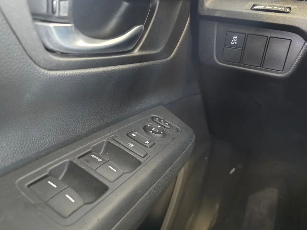 Used 2025  Honda LX image 9