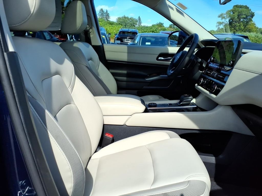 Used 2023 Deep Ocean Blue Nissan SL v6 premium image 31