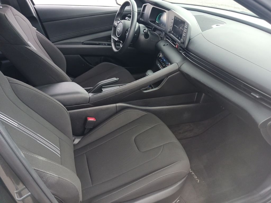 2025 Hyundai Elantra SEL - Photo 15