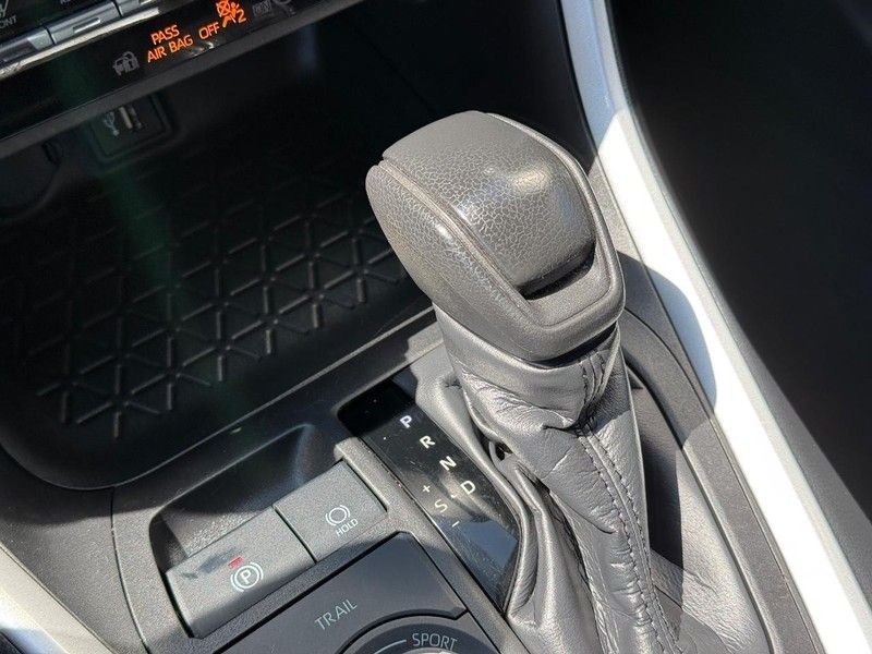 Used 2024 Pearl Toyota LE image 27