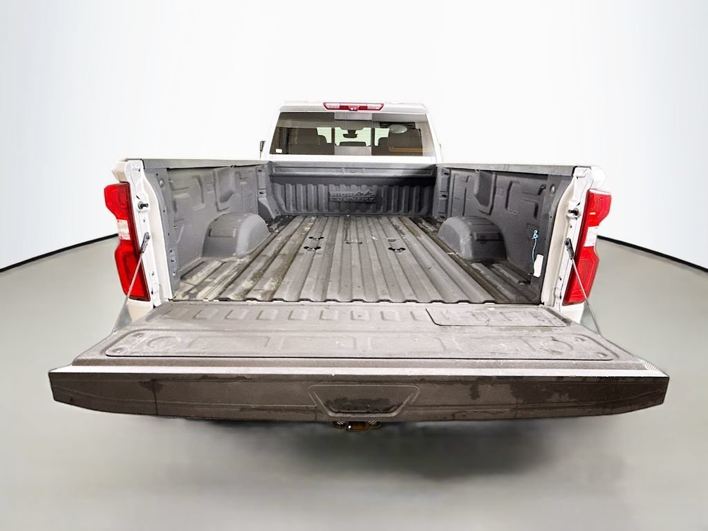 Used 2022 Silver Ice Metallic Chevrolet High Country image 27