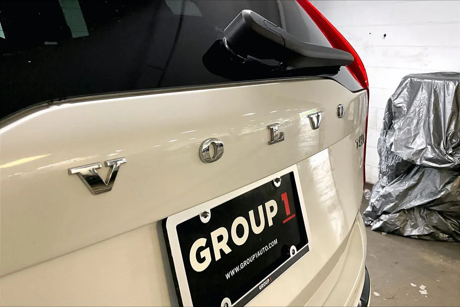 Used 2021 Crystal White Metallic Volvo R-Design image 30