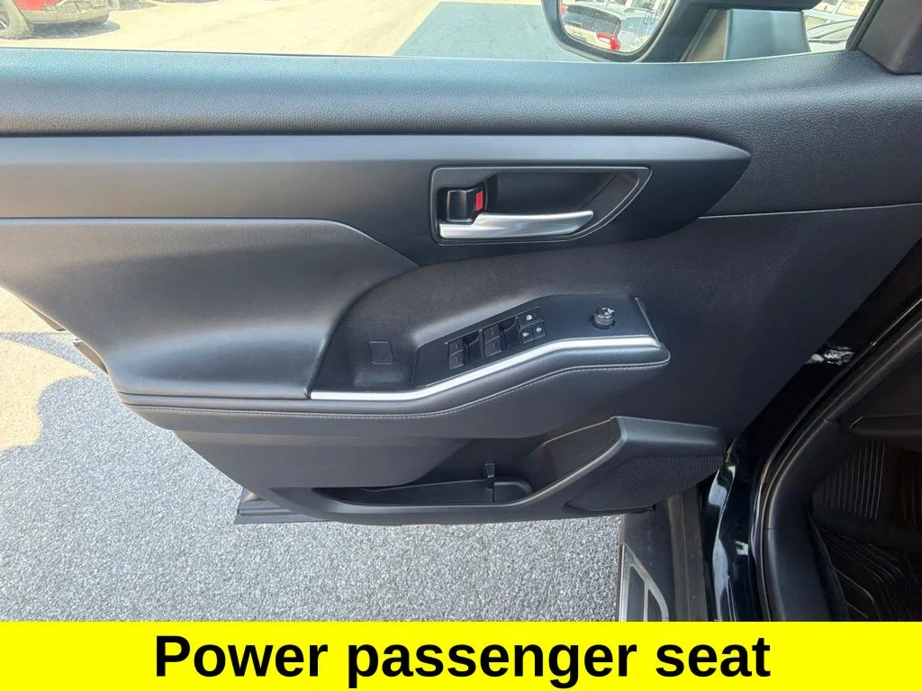 Used 2022 Black Toyota XLE image 20