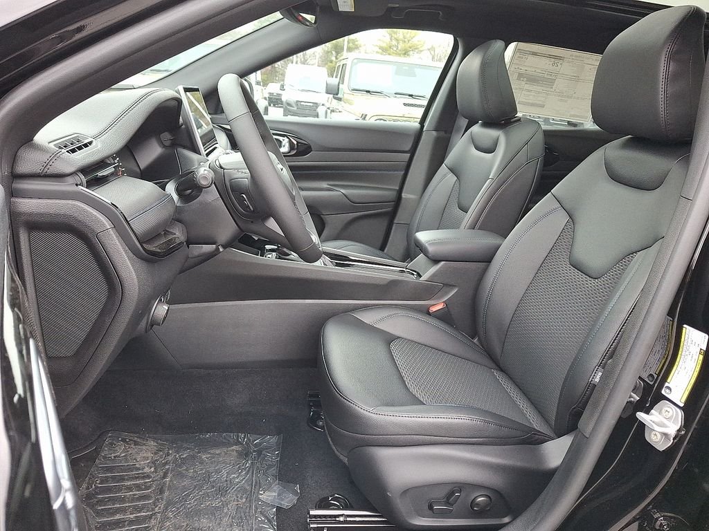 New 2026 Black Jeep Latitude image 8