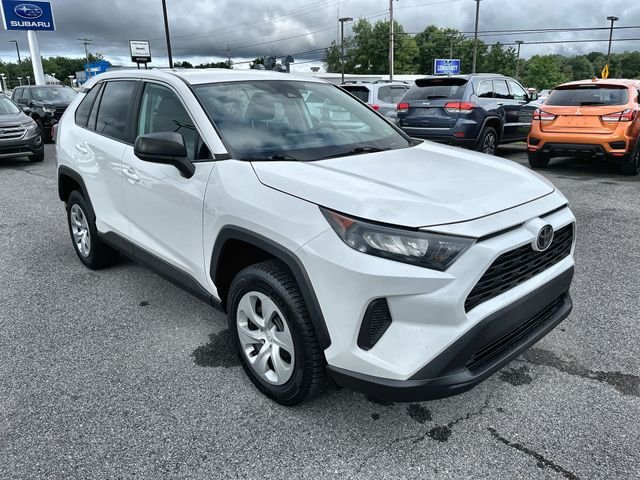 Used 2022 White Toyota LE image 11