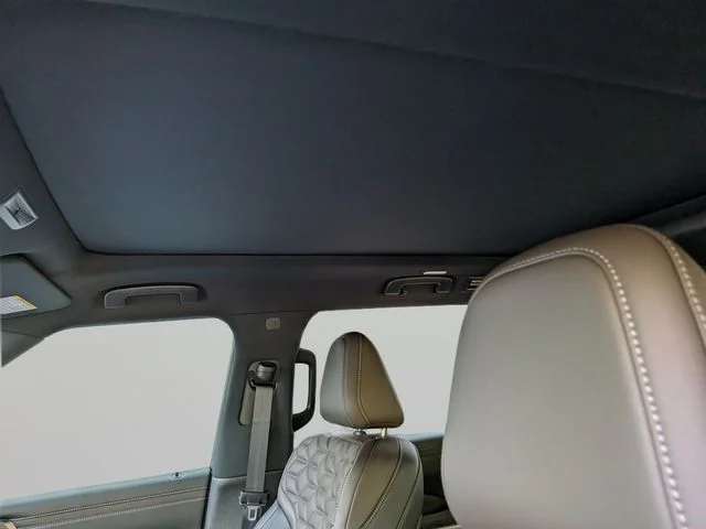 New 2026 Everest White TriCoat Nissan Platinum Reserve image 22