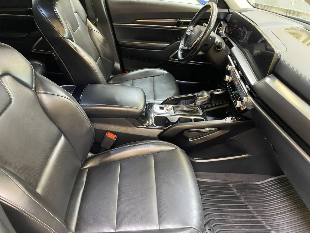 Used 2025 Silver Kia S image 24
