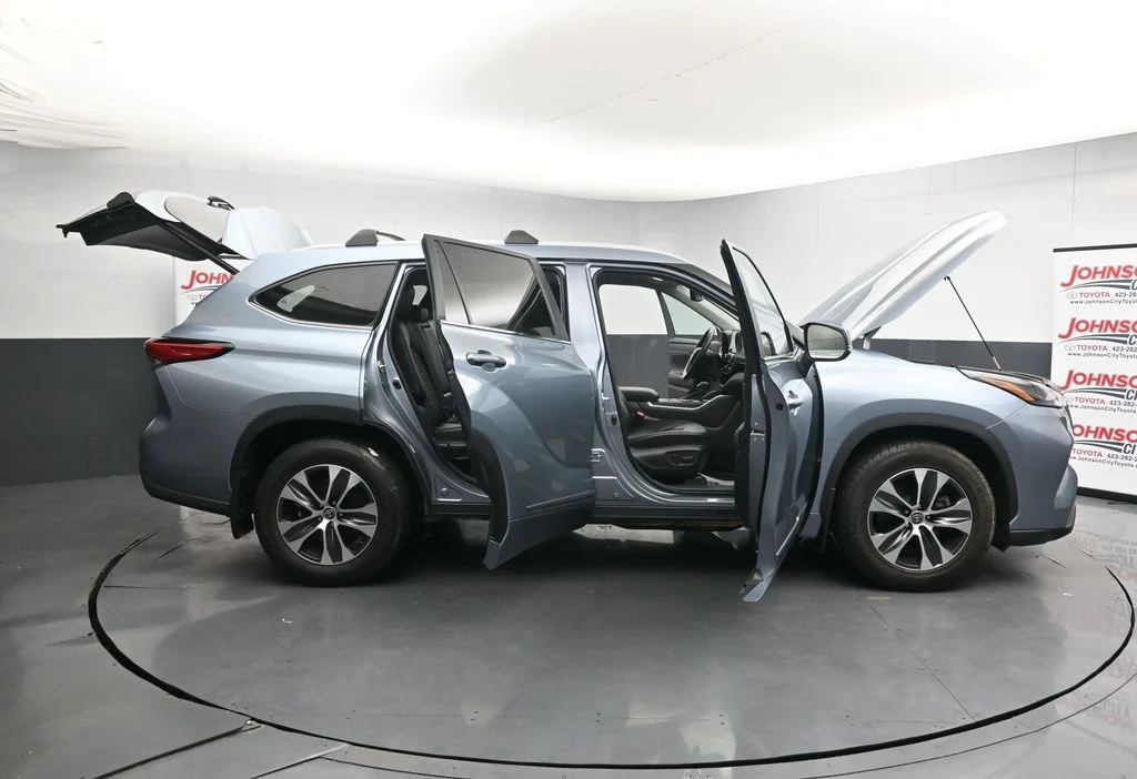 Used 2023  Toyota XLE image 45