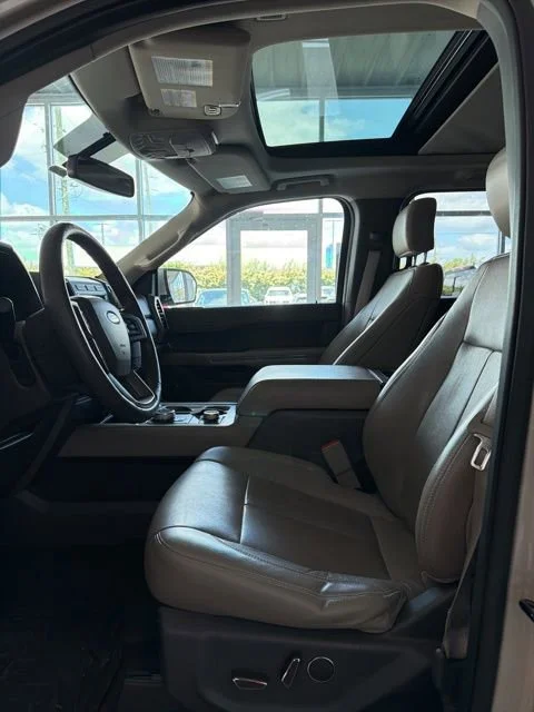 Used 2018 White Gold Metallic Ford XLT image 6