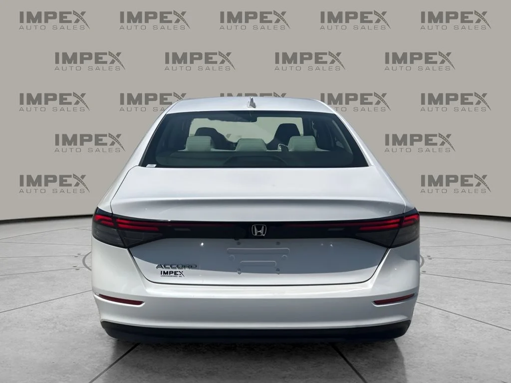 Used 2025 White Honda LX image 4