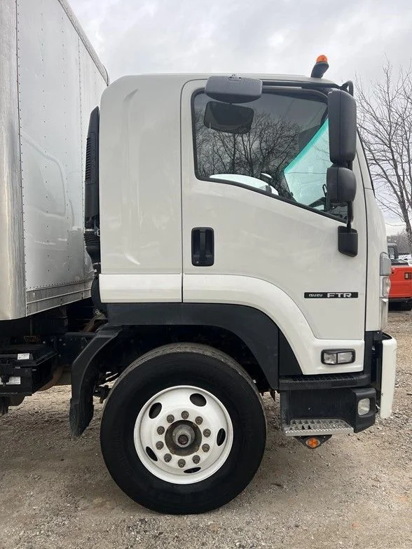Used 2023 White Isuzu  image 58