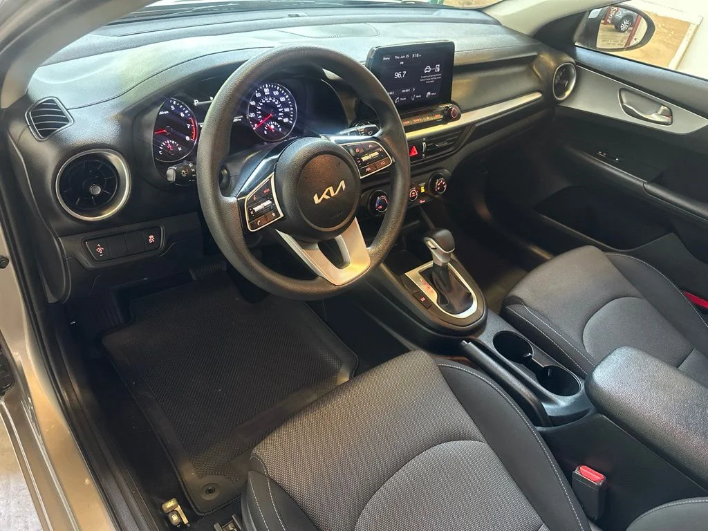 Used 2023 Gray Kia LXS image 7