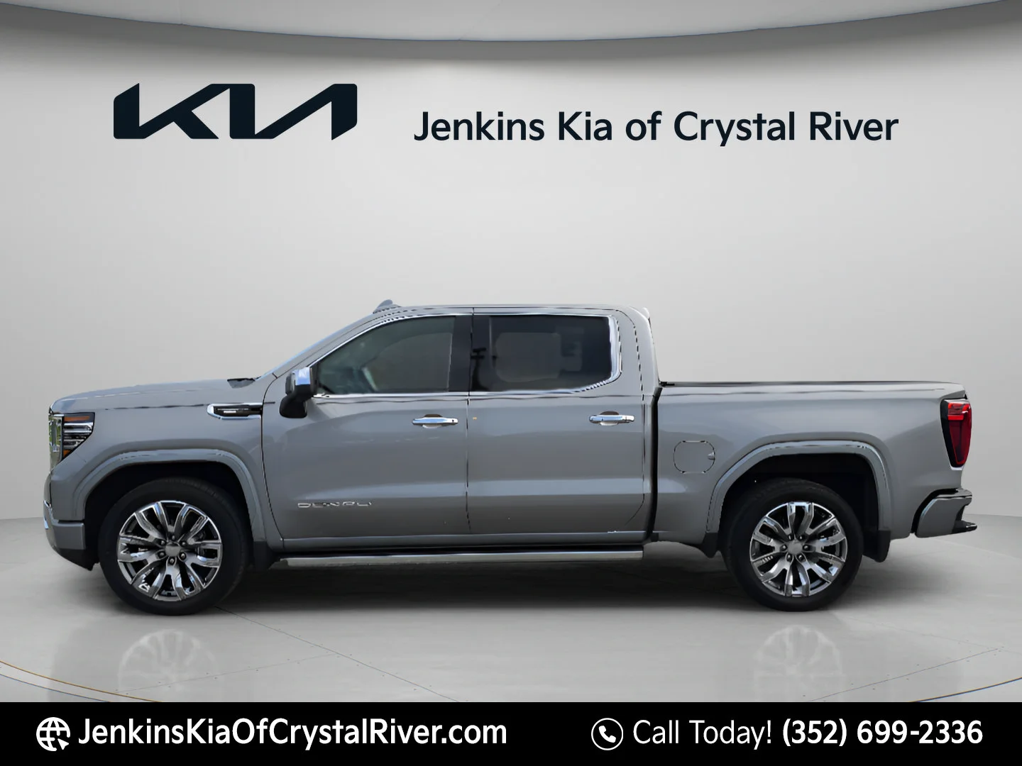 Used 2024 Sterling Metallic GMC Denali image 9