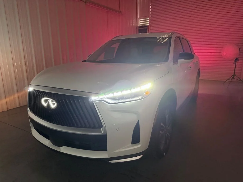 New 2027 RADIANT WHITE INFINITI Luxe FWD image 8